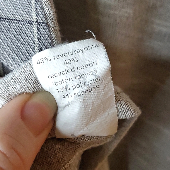 Preloved Women's Rayon/Cotton Blend Button-Up, Made In Canada - Size Medium - Picture 13 of 13